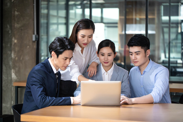 全面薪酬戰(zhàn)略實施：提升員工滿意度，提升企業(yè)績效